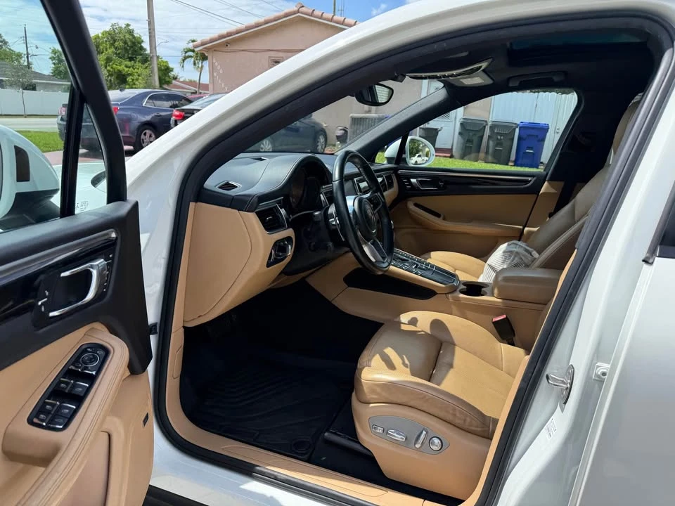 2017 Porsche Macan - Image 7 of 14