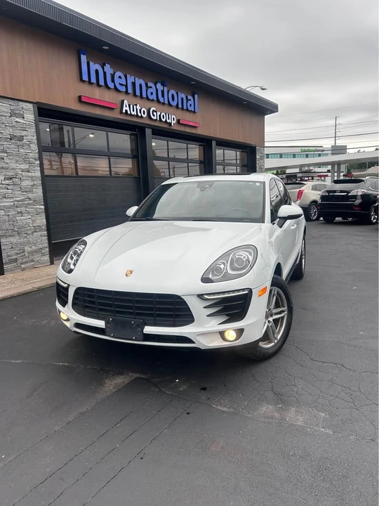 2017 Porsche Macan - Image 2 of 20