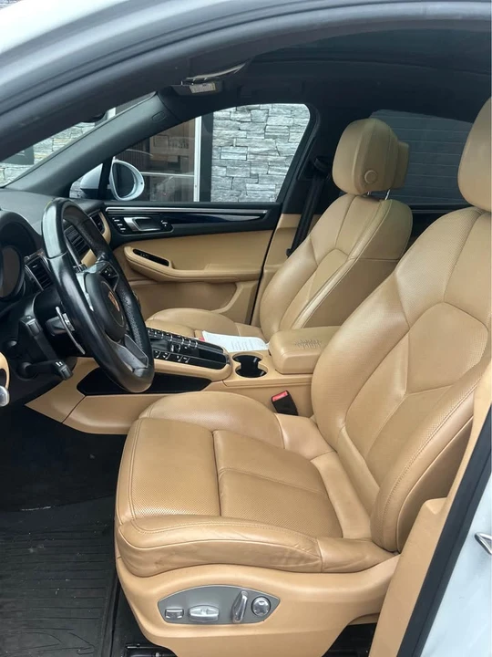 2017 Porsche Macan - Image 12 of 20
