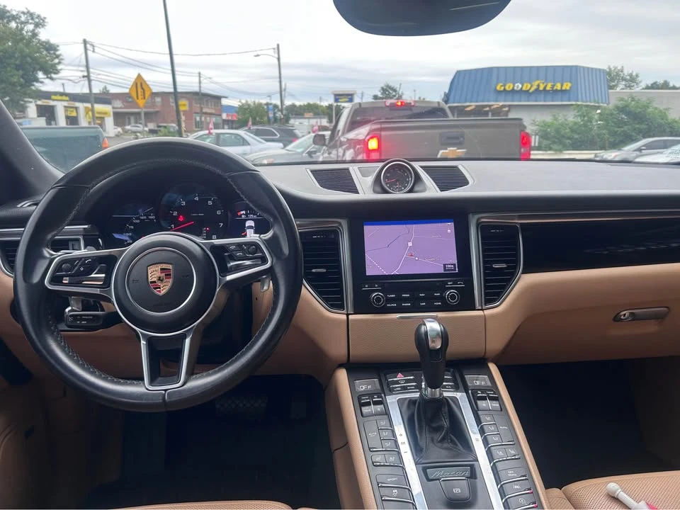 2017 Porsche Macan - Image 9 of 20