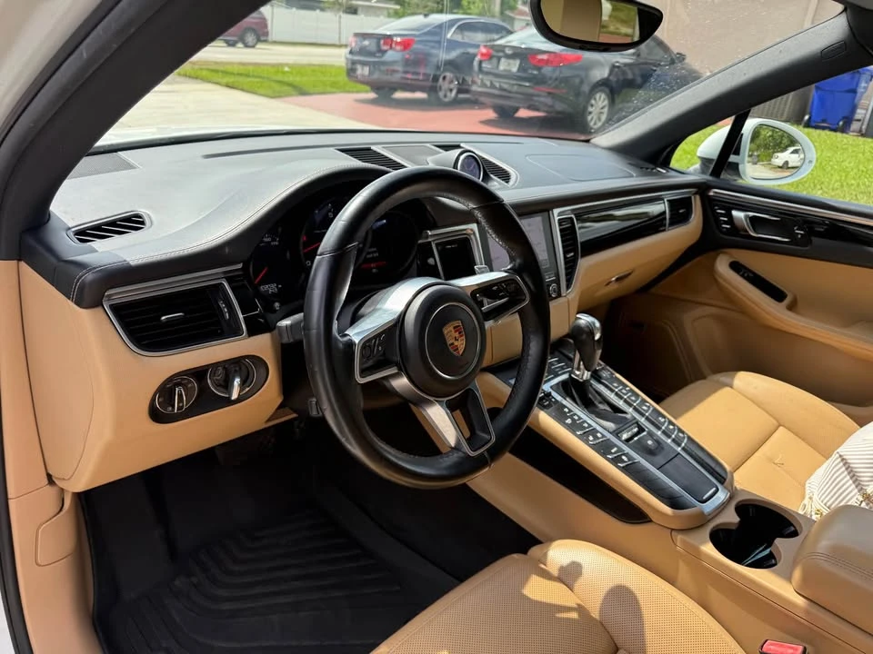 2017 Porsche Macan - Image 11 of 14