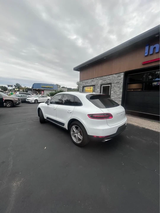 2017 Porsche Macan - Image 7 of 20