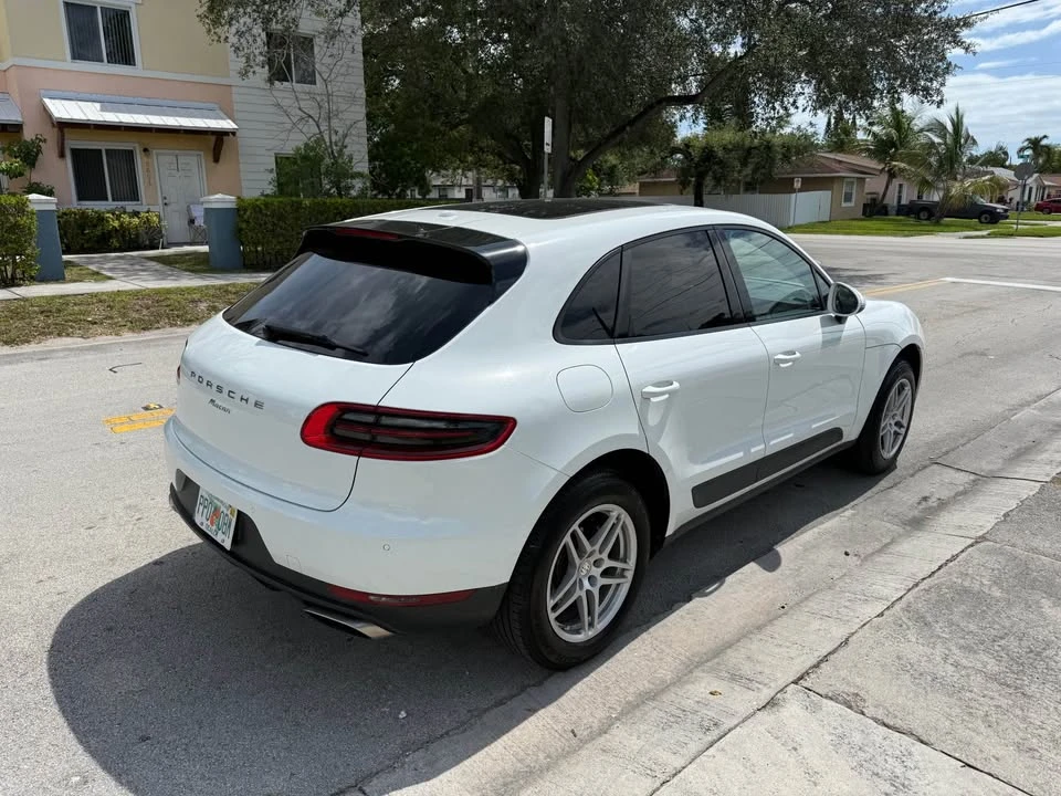 2017 Porsche Macan - Image 4 of 14