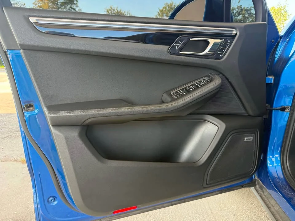 2017 Porsche Macan - Image 14 of 17