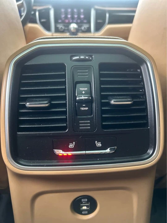 2017 Porsche Macan - Image 19 of 20