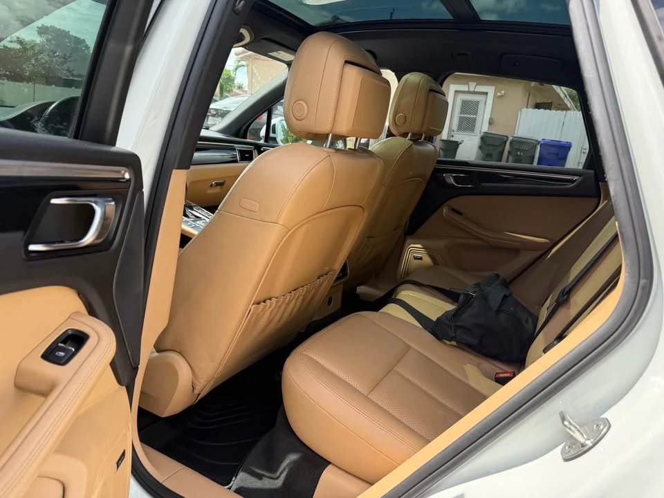 2017 Porsche Macan - Image 10 of 14