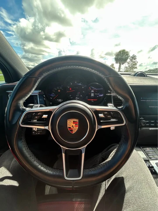 2017 Porsche Macan - Image 11 of 14