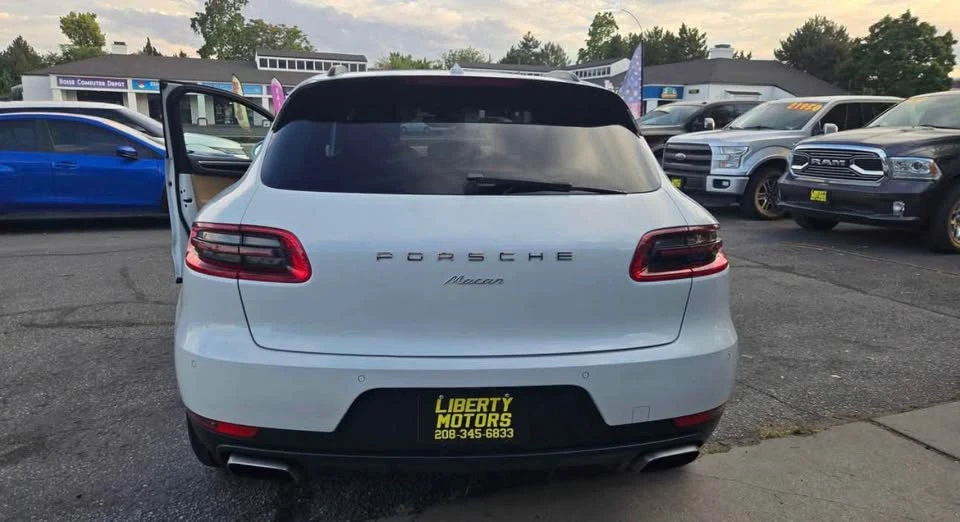 2017 Porsche Macan - Image 2 of 3
