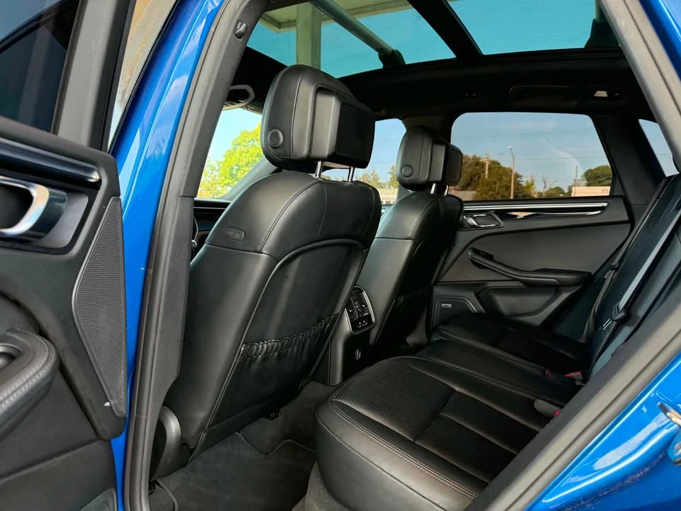 2017 Porsche Macan - Image 16 of 17