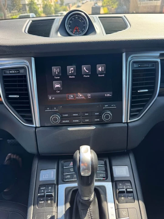 2017 Porsche Macan - Image 8 of 14