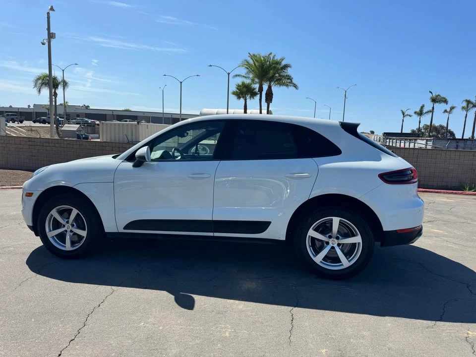 2017 Porsche Macan - Image 2 of 14