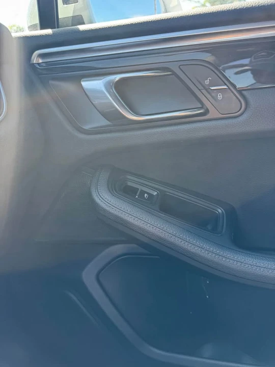 2017 Porsche Macan - Image 10 of 14