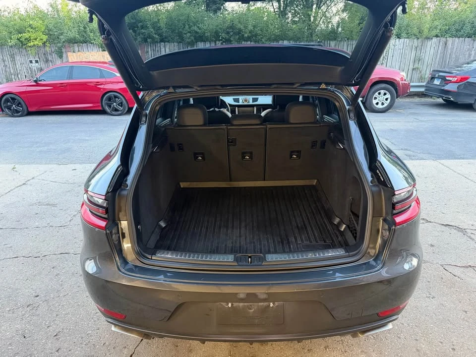 2017 Porsche Macan - Image 17 of 18