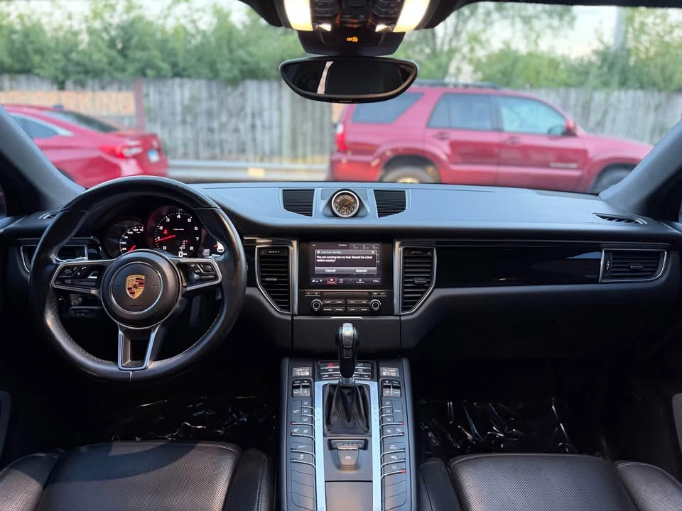 2017 Porsche Macan - Image 13 of 18