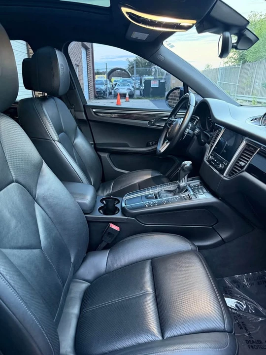 2017 Porsche Macan - Image 14 of 18
