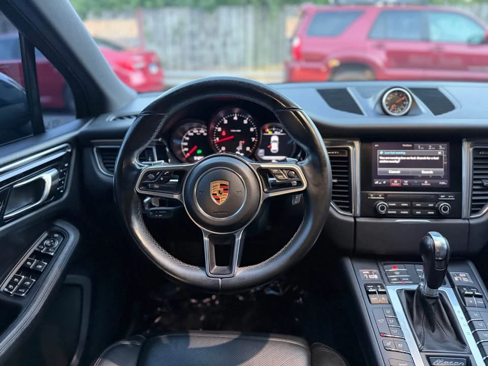 2017 Porsche Macan - Image 9 of 18