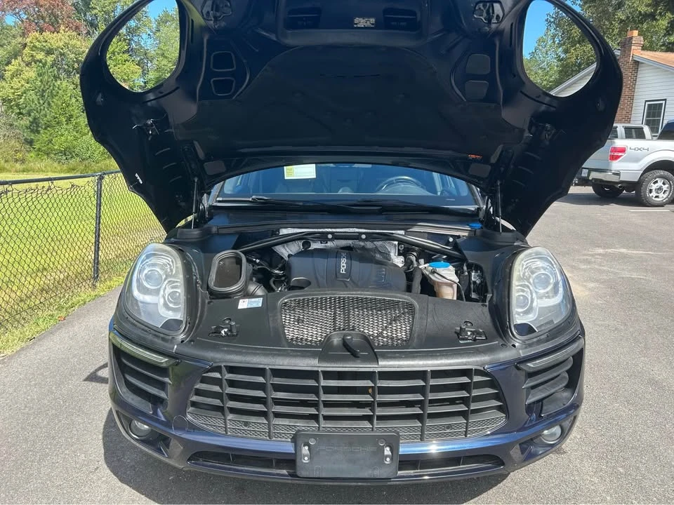 2017 Porsche Macan - Image 9 of 10