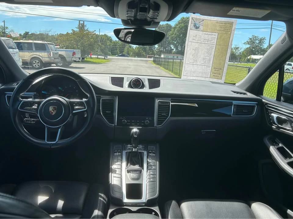 2017 Porsche Macan - Image 7 of 10