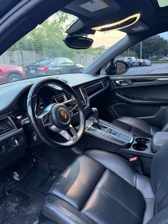 2017 Porsche Macan - Image 10 of 18