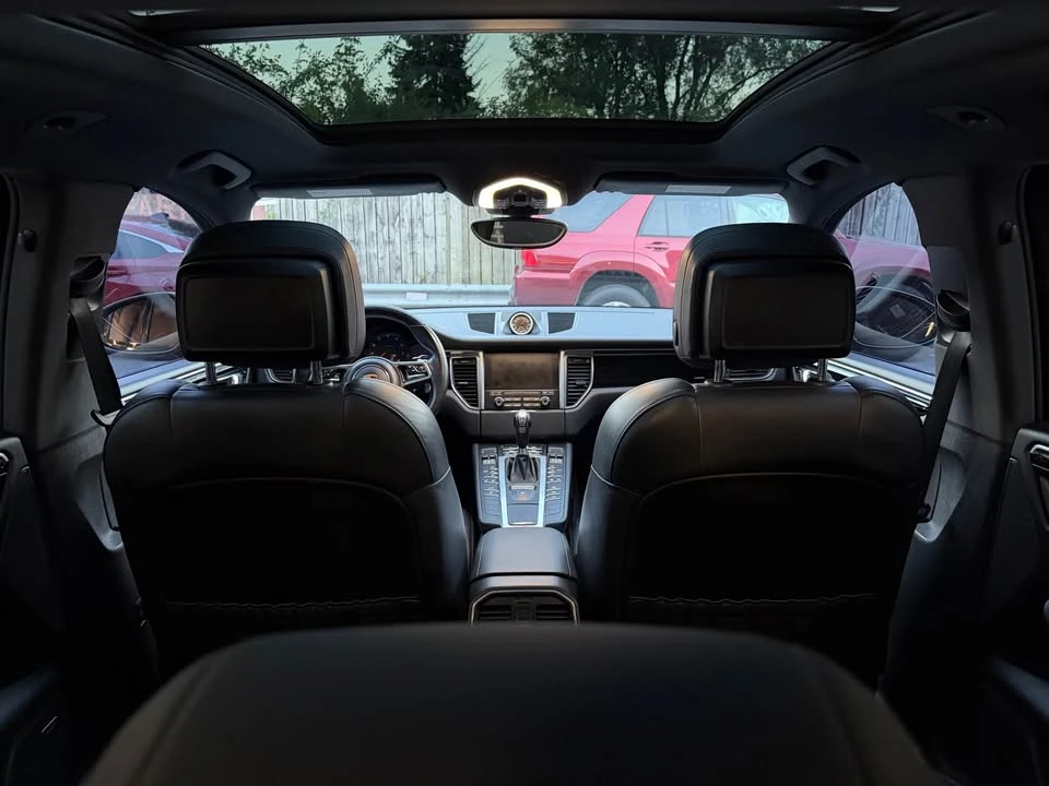 2017 Porsche Macan - Image 18 of 18