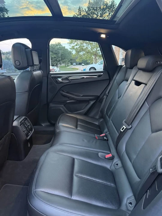 2017 Porsche Macan - Image 12 of 18