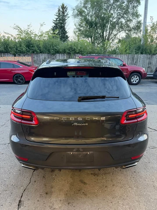 2017 Porsche Macan - Image 16 of 18