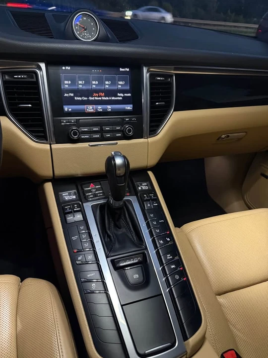 2017 Porsche Macan - Image 11 of 20