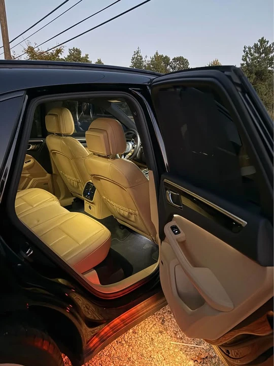 2017 Porsche Macan - Image 16 of 20