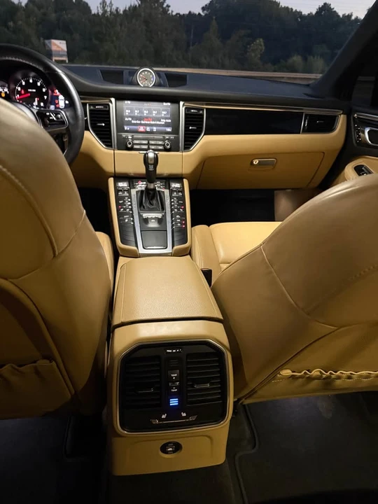 2017 Porsche Macan - Image 14 of 20