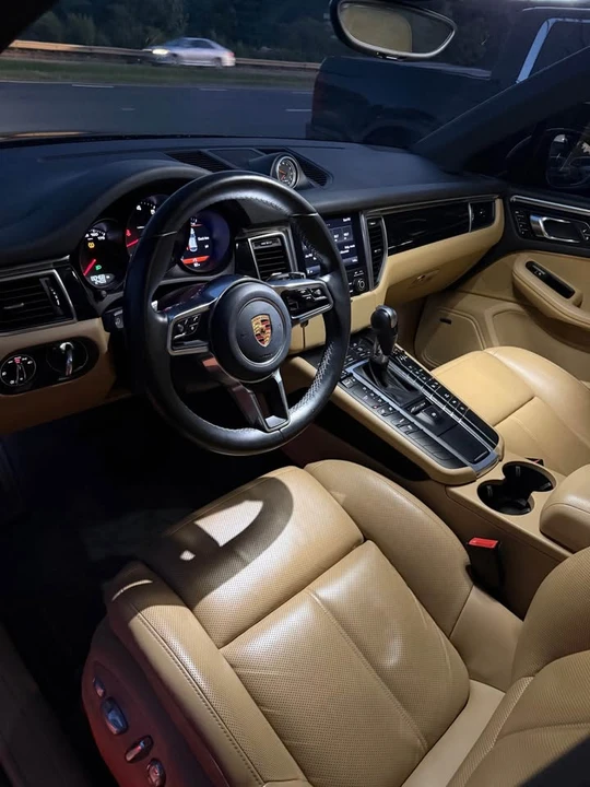 2017 Porsche Macan - Image 10 of 20