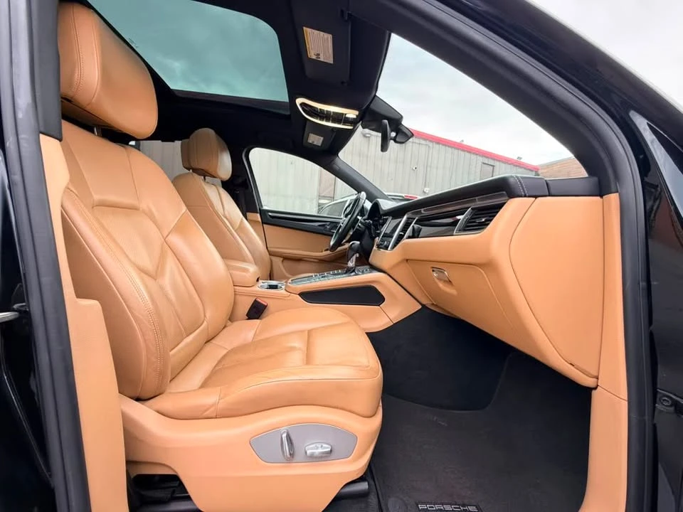 2017 Porsche Macan - Image 7 of 9