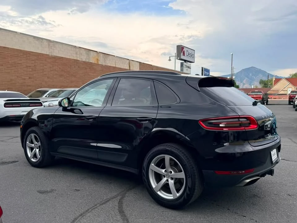 2017 Porsche Macan - Image 4 of 9