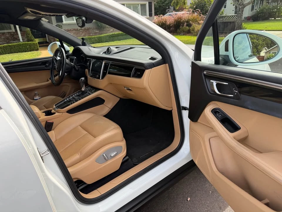 2017 Porsche Macan - Image 8 of 11