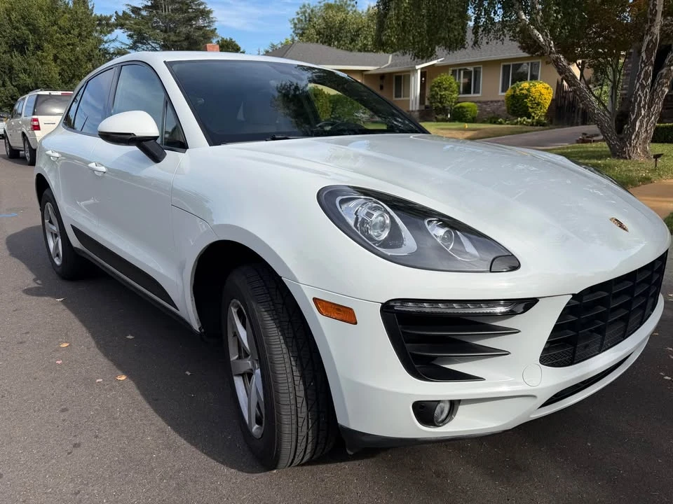 2017 Porsche Macan - Image 4 of 11