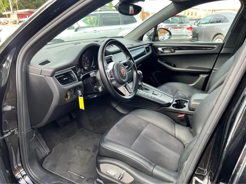 2017 Porsche Macan - Image 8 of 17