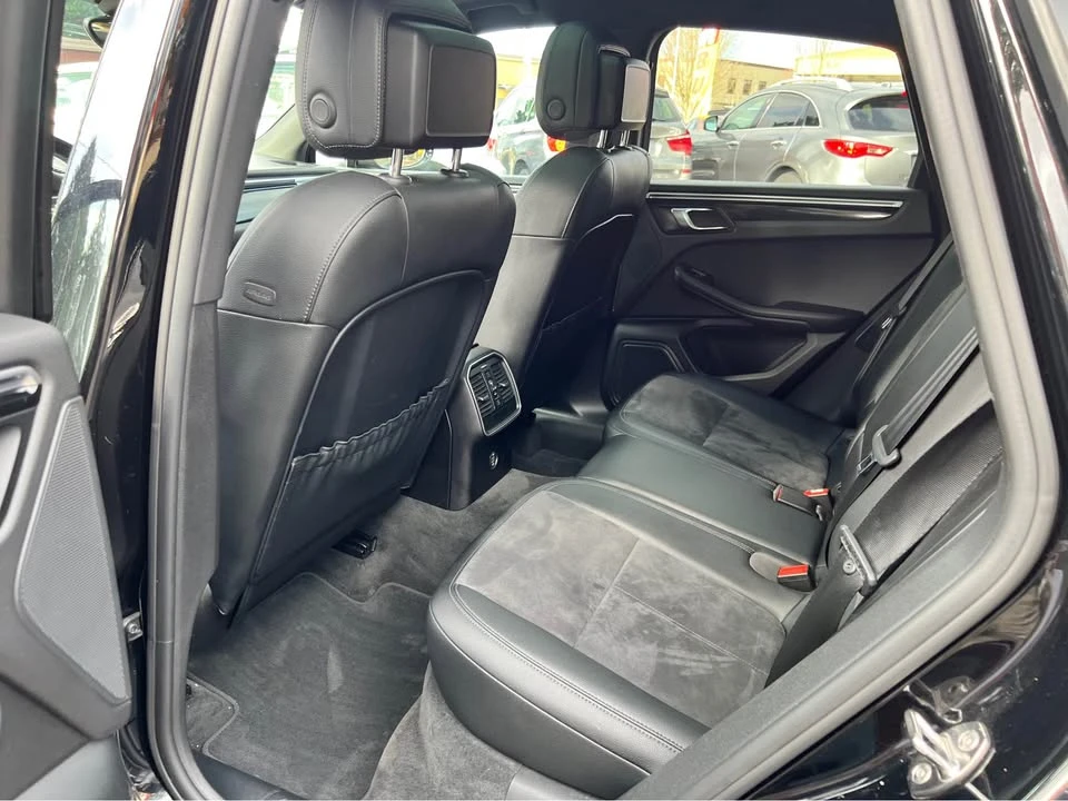 2017 Porsche Macan - Image 9 of 17