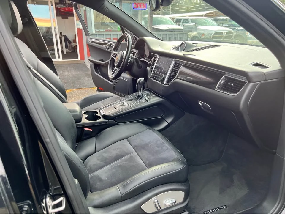 2017 Porsche Macan - Image 10 of 17