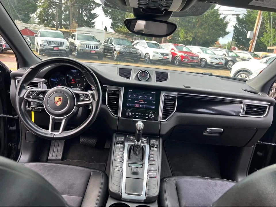 2017 Porsche Macan - Image 13 of 17