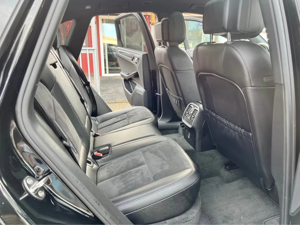 2017 Porsche Macan - Image 11 of 17