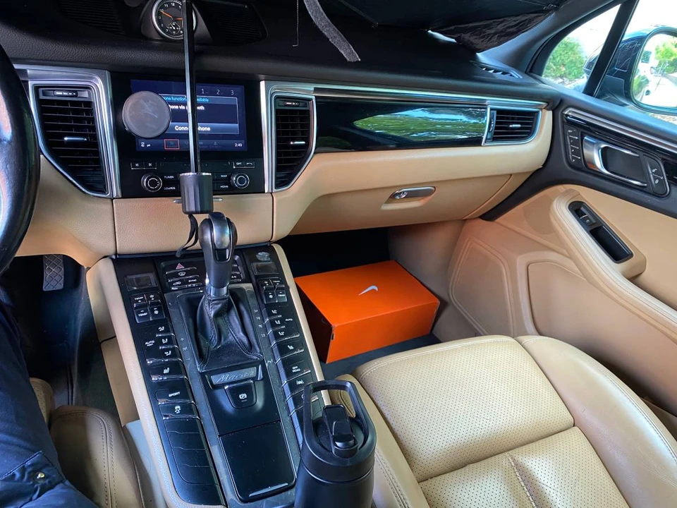 2017 Porsche Macan - Image 11 of 15