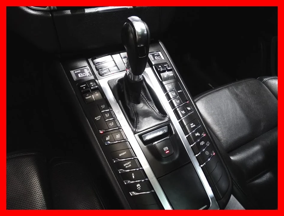 2017 Porsche Macan Turbo - Image 18 of 20