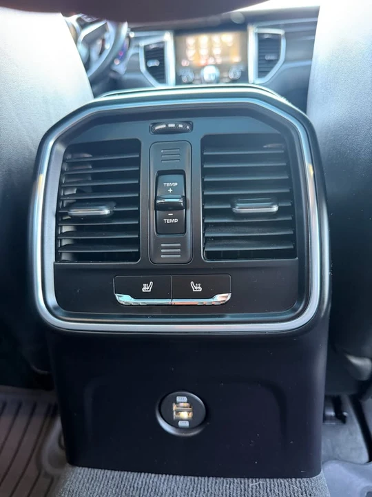 2017 Porsche Macan Turbo - Image 18 of 19