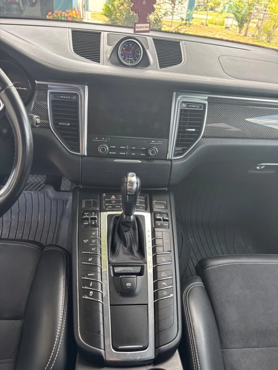 2017 Porsche Macan Turbo - Image 6 of 19