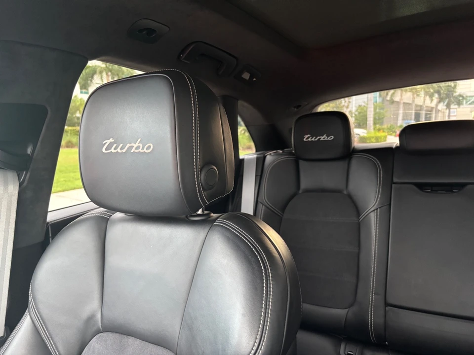 2017 Porsche Macan Turbo - Image 14 of 19