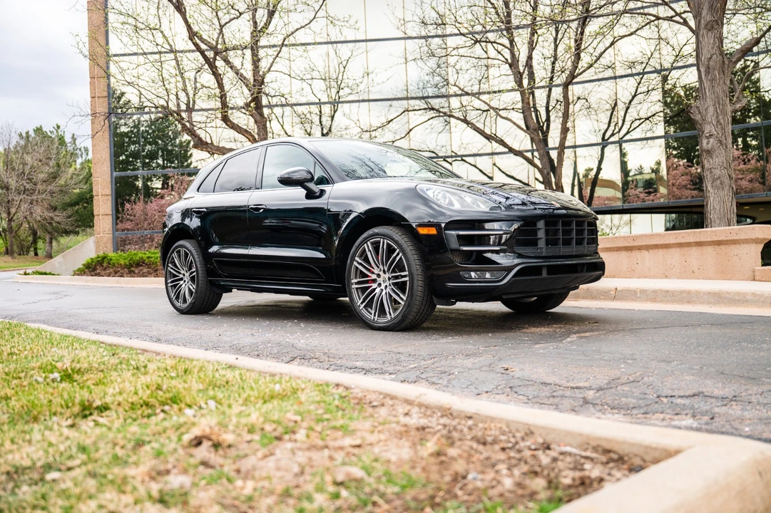 2017 Porsche Macan Turbo - Image 2 of 31