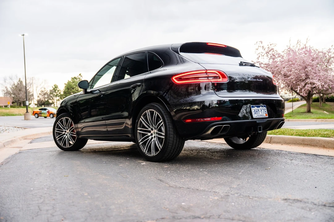 2017 Porsche Macan Turbo - Image 3 of 31