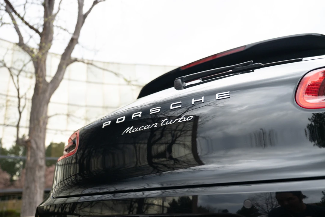 2017 Porsche Macan Turbo - Image 12 of 31