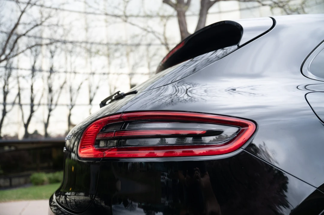 2017 Porsche Macan Turbo - Image 14 of 31