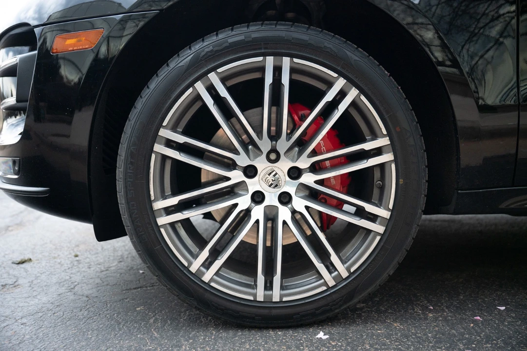 2017 Porsche Macan Turbo - Image 22 of 31