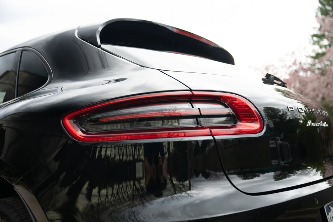 2017 Porsche Macan Turbo - Image 13 of 31